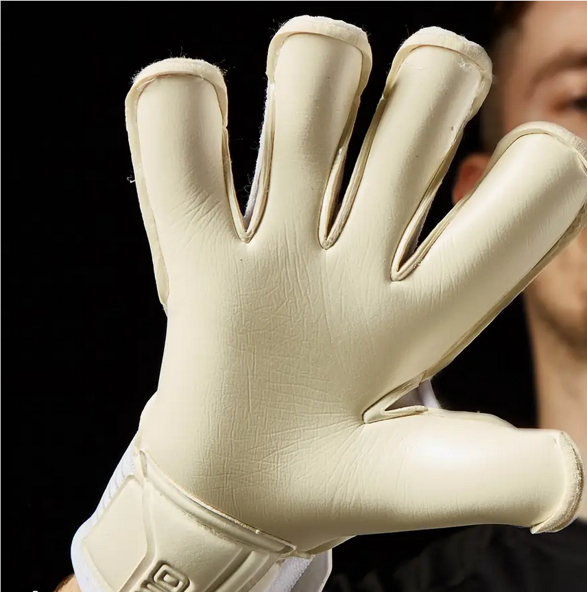 (A4) Stealth Keeper - SOCCER Goalie Glove Grip Spray